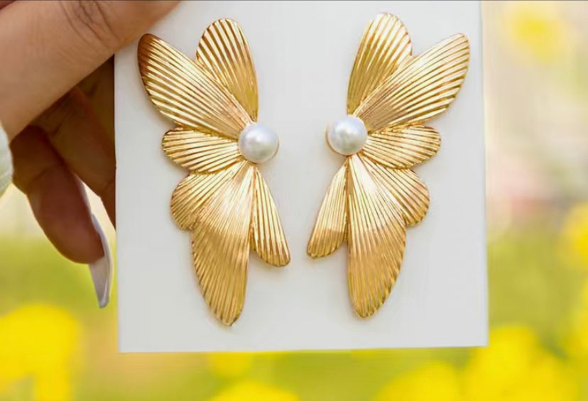Butterfly golden shape faux pearl earrings