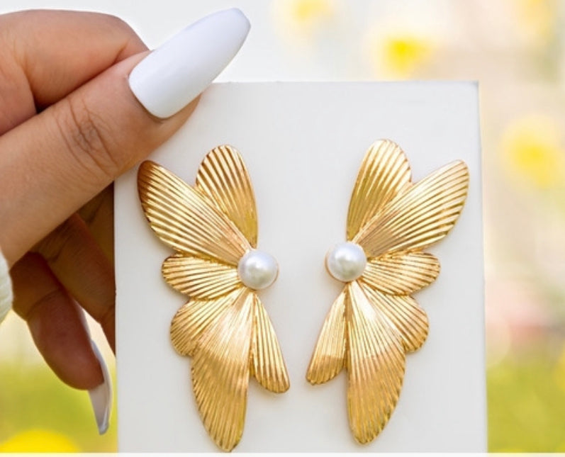 Butterfly golden shape faux pearl earrings